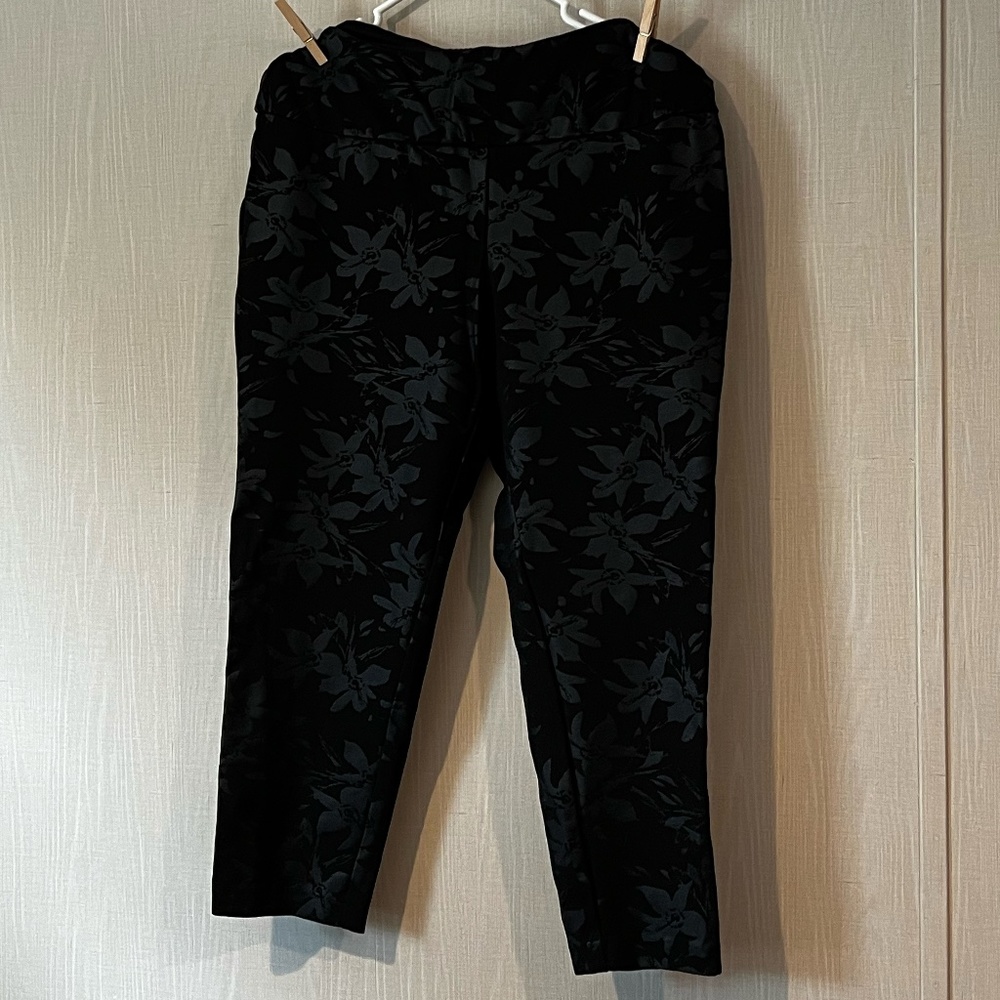 Soft Surrounding Capris- Size XL